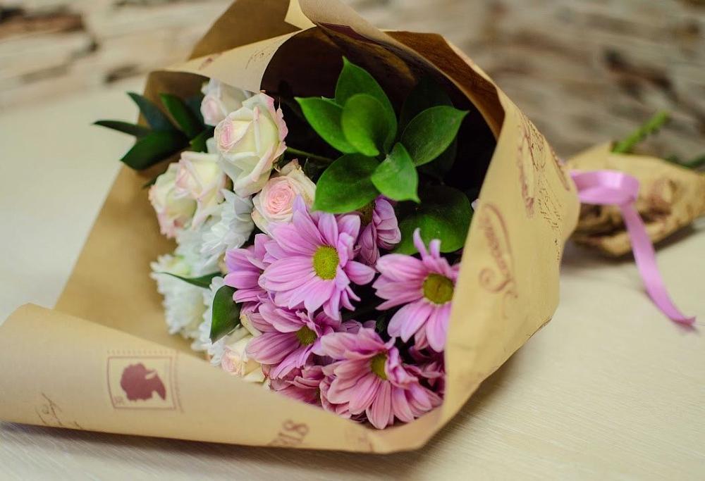 Букет цветов из: Розы и Хризантемы в Поселок пансионат Клязьминское водохранилище