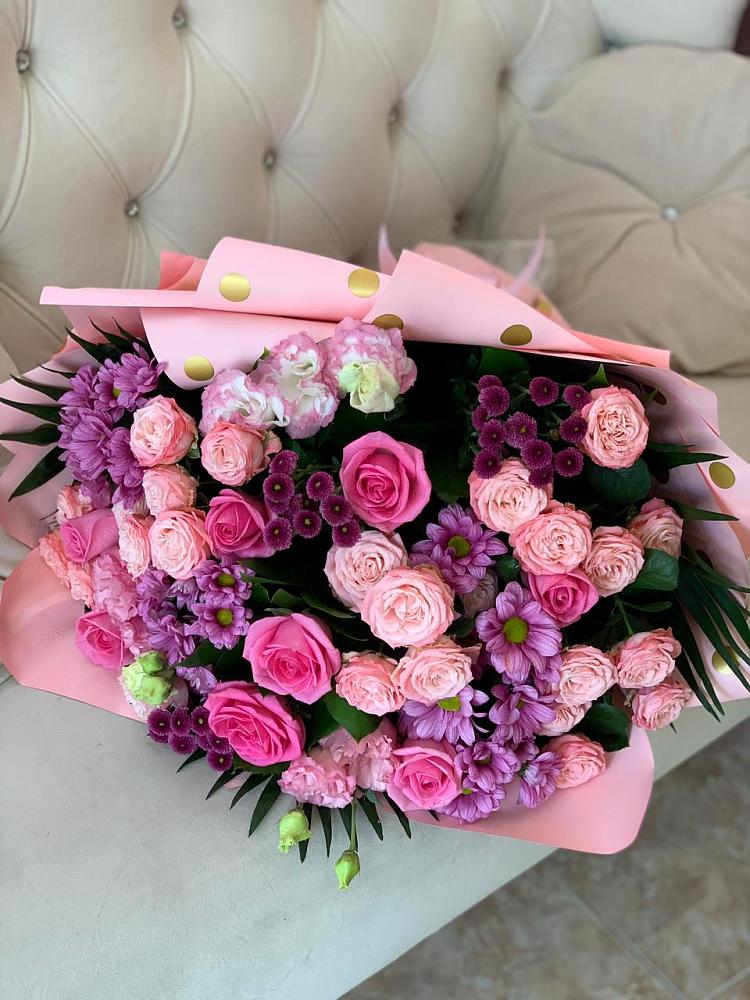 Букет цветов из: Хризантемы, Розы и Лизиантусы в Поселок пансионат Клязьминское водохранилище