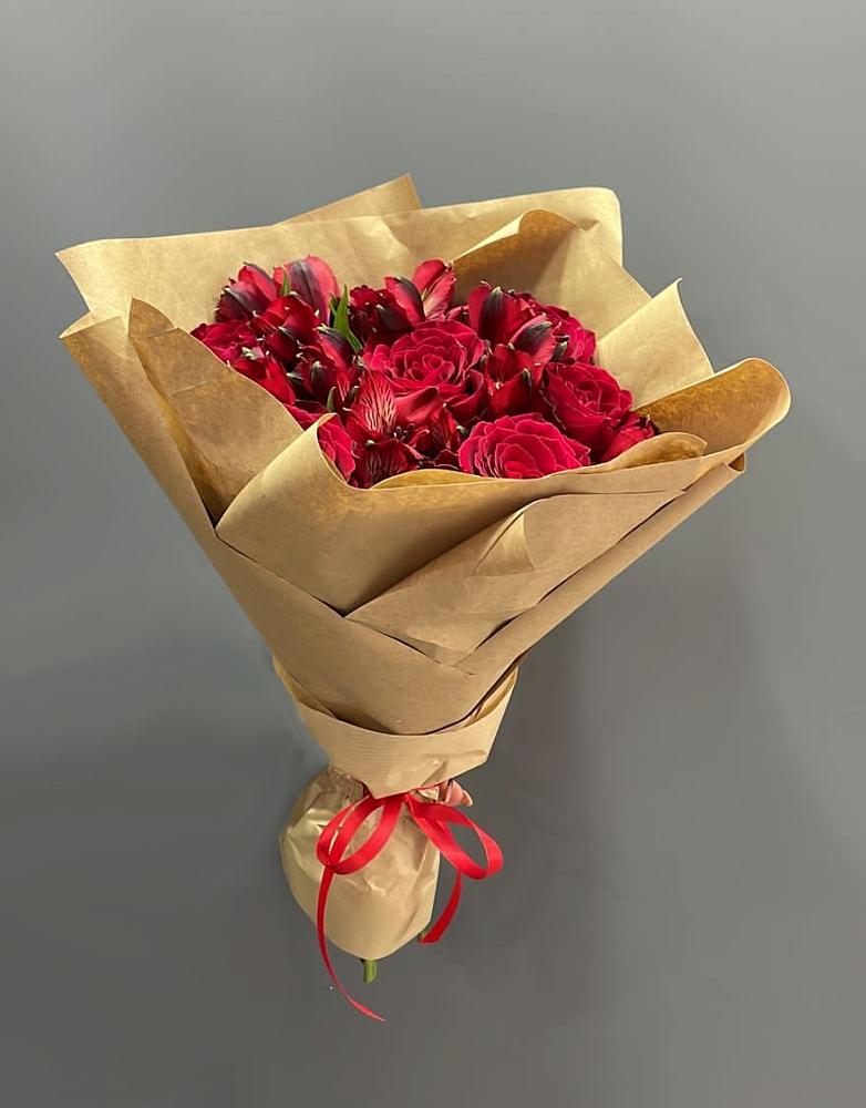 Букет цветов из: Альстромерии и Розы в Поселок пансионат Клязьминское водохранилище