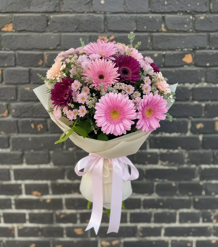 Букет цветов из: Герберы и Хризантемы в Поселок пансионат Клязьминское водохранилище