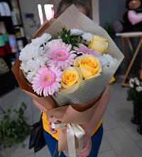 Букет цветов из:  Герберы, Розы и Хризантемы в Поселок пансионат Клязьминское водохранилище