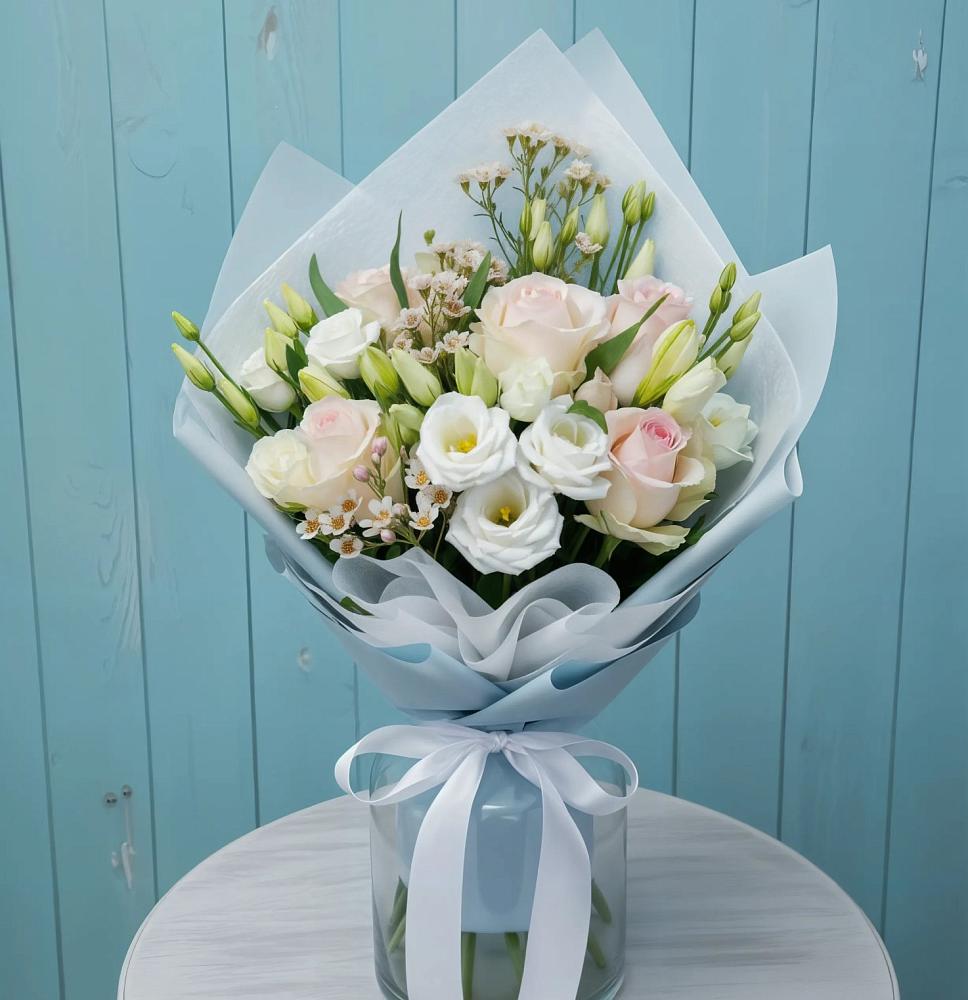 Букет цветов из: Розы и Лизиантусы в Поселок пансионат Клязьминское водохранилище