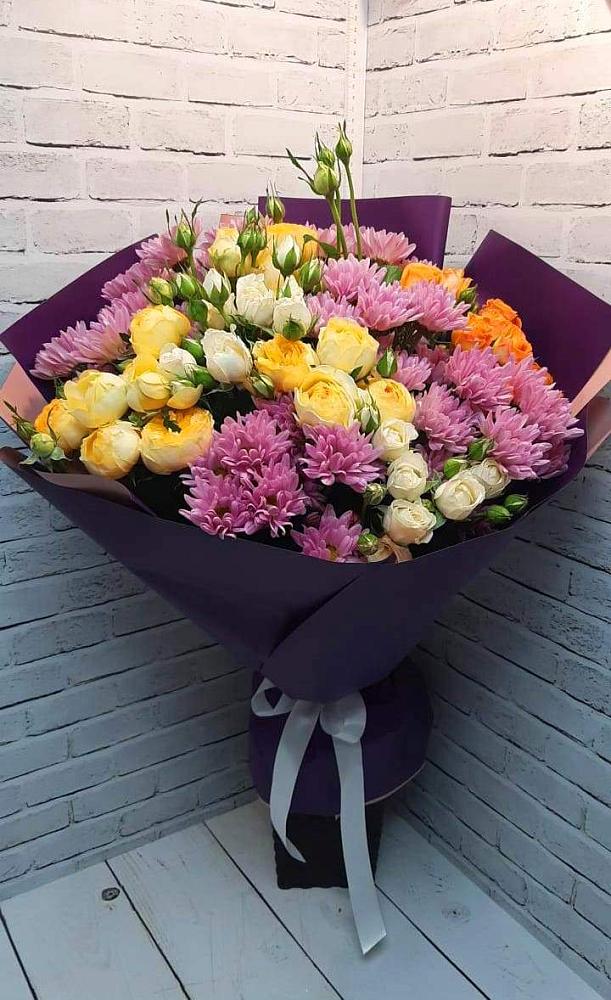 Букет цветов из: Хризантемы и Розы в Поселок пансионат Клязьминское водохранилище