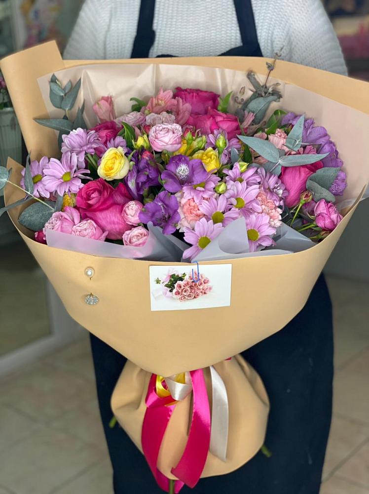 Букет цветов из: Хризантемы, Гвоздики и Альстромерии в Поселок пансионат Клязьминское водохранилище