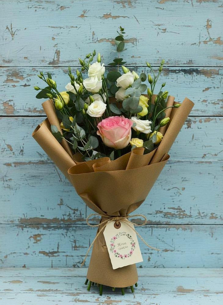 Букет цветов из: Розы и Лизиантусы в Поселок пансионат Клязьминское водохранилище