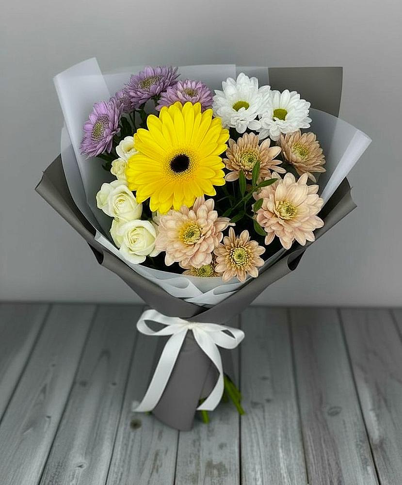 Букет цветов из: Розы, Герберы и Хризантемы в Поселок пансионат Клязьминское водохранилище