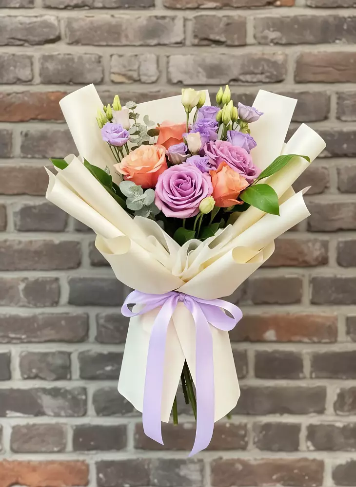 Букет цветов из: Лизиантусы и Розы в Поселок пансионат Клязьминское водохранилище