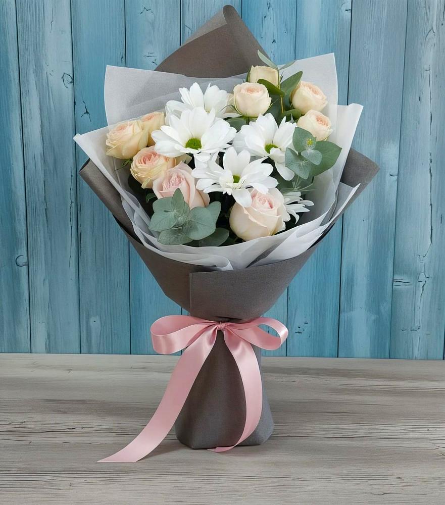 Букет цветов из: Хризантемы и Розы в Поселок пансионат Клязьминское водохранилище