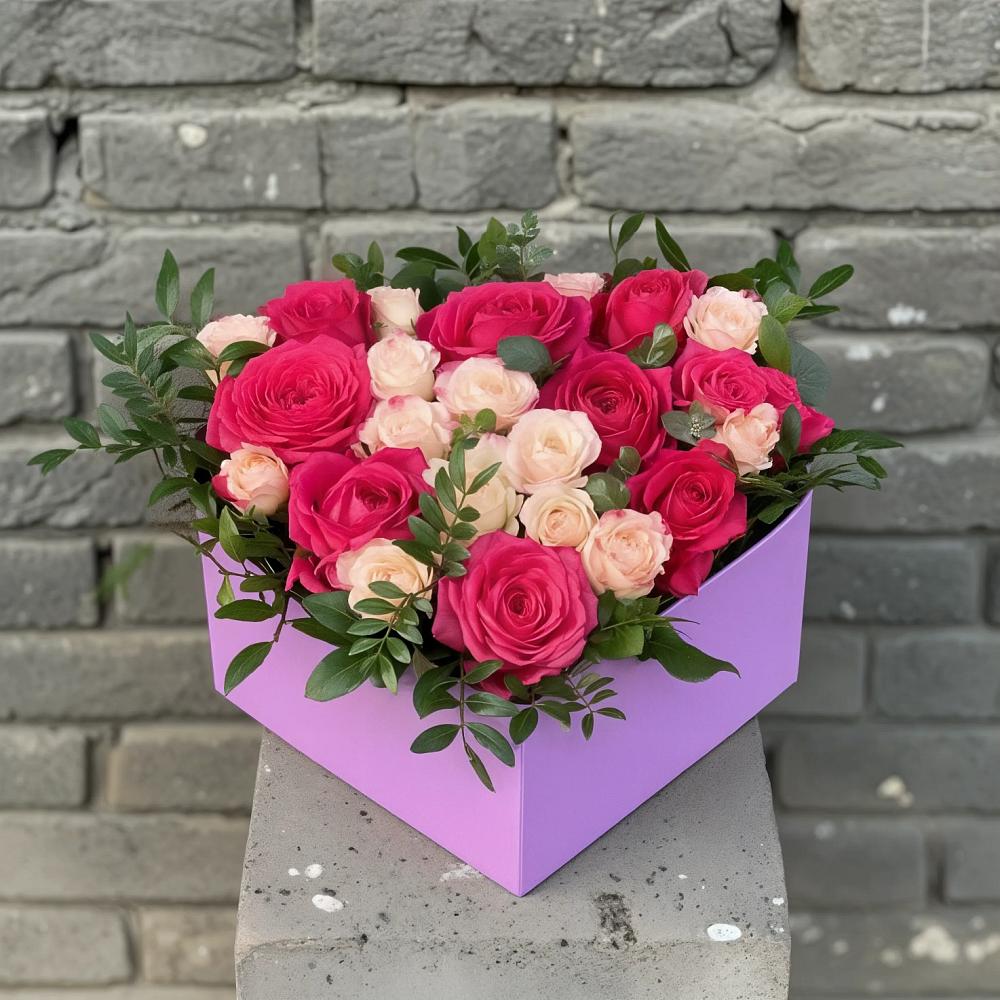 Цветочная композиция из Розы в коробке в Поселок пансионат Клязьминское водохранилище