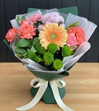 Букет цветов из:  Гвоздики, Розы, Герберы и Хризантемы в Поселок пансионат Клязьминское водохранилище