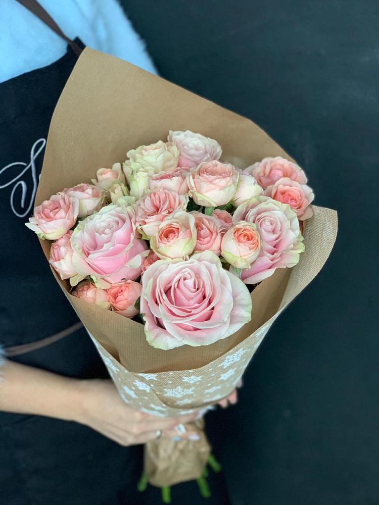 Букет цветов из: Хризантемы и Розы в Поселок пансионат Клязьминское водохранилище