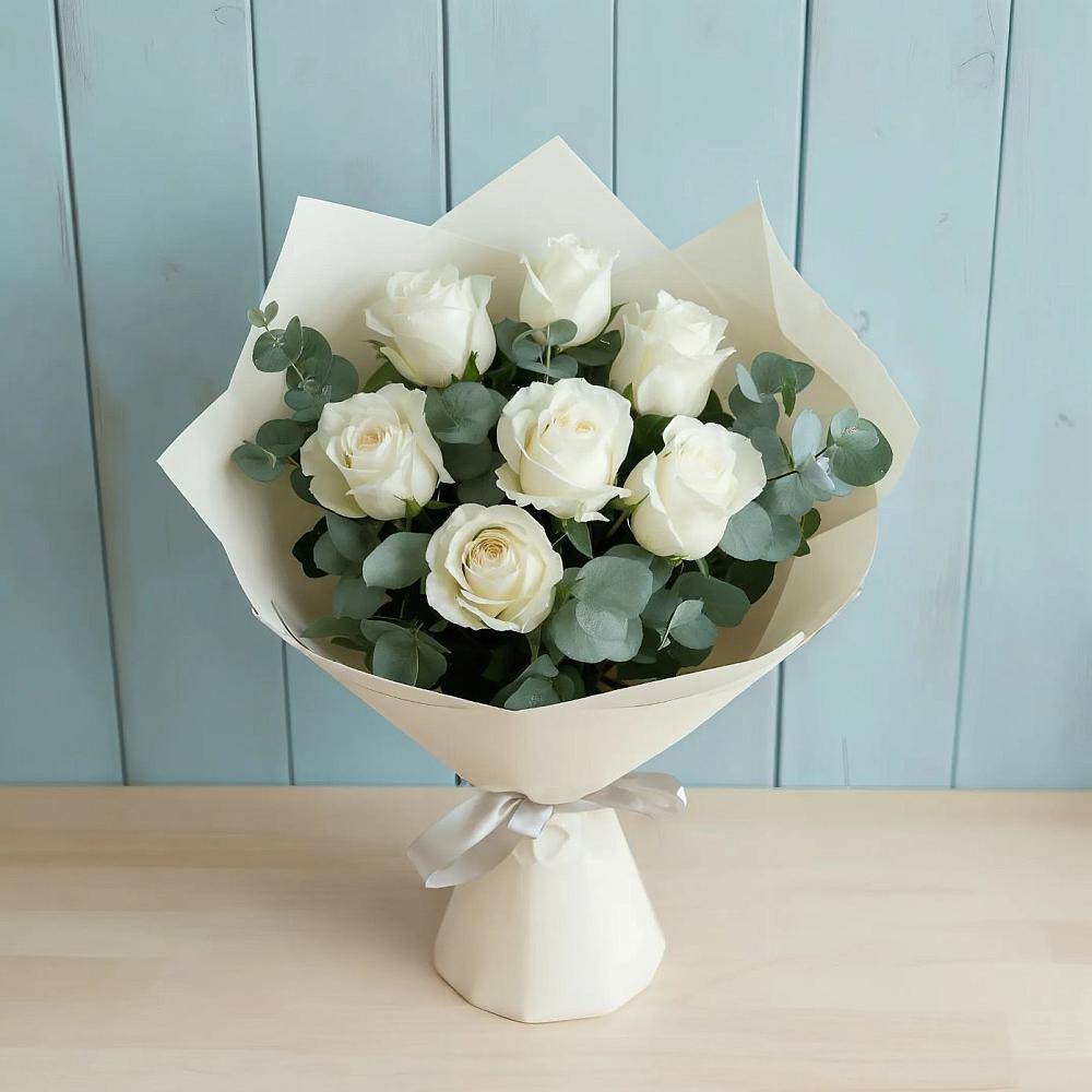 Букет Белые розы в Эвкалипте в Поселок пансионат Клязьминское водохранилище