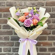 Букет цветов из:  Лизиантусы и Розы в Поселок пансионат Клязьминское водохранилище