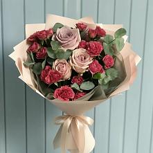Букет цветов из:  Гвоздики и Розы в Поселок пансионат Клязьминское водохранилище