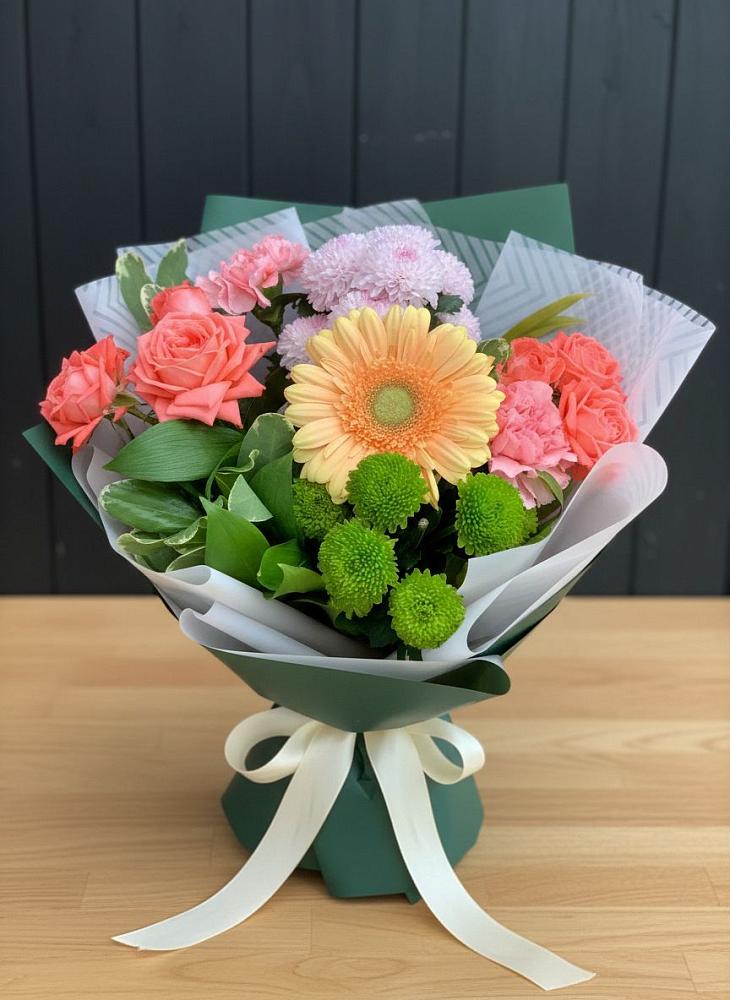 Букет цветов из: Гвоздики, Розы, Герберы и Хризантемы в Поселок пансионат Клязьминское водохранилище