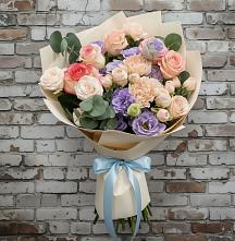 Букет цветов из:  Розы, Лизиантусы и Гвоздики в Поселок пансионат Клязьминское водохранилище