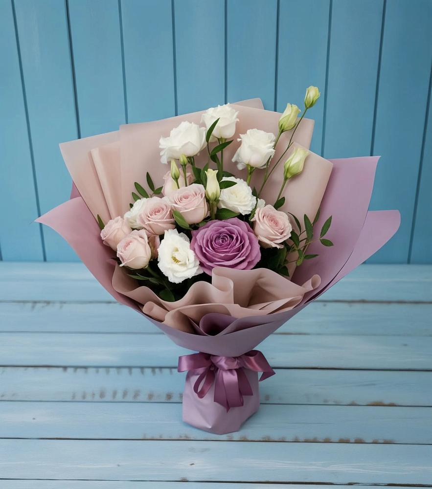 Букет цветов из: Розы и Лизиантусы в Поселок пансионат Клязьминское водохранилище