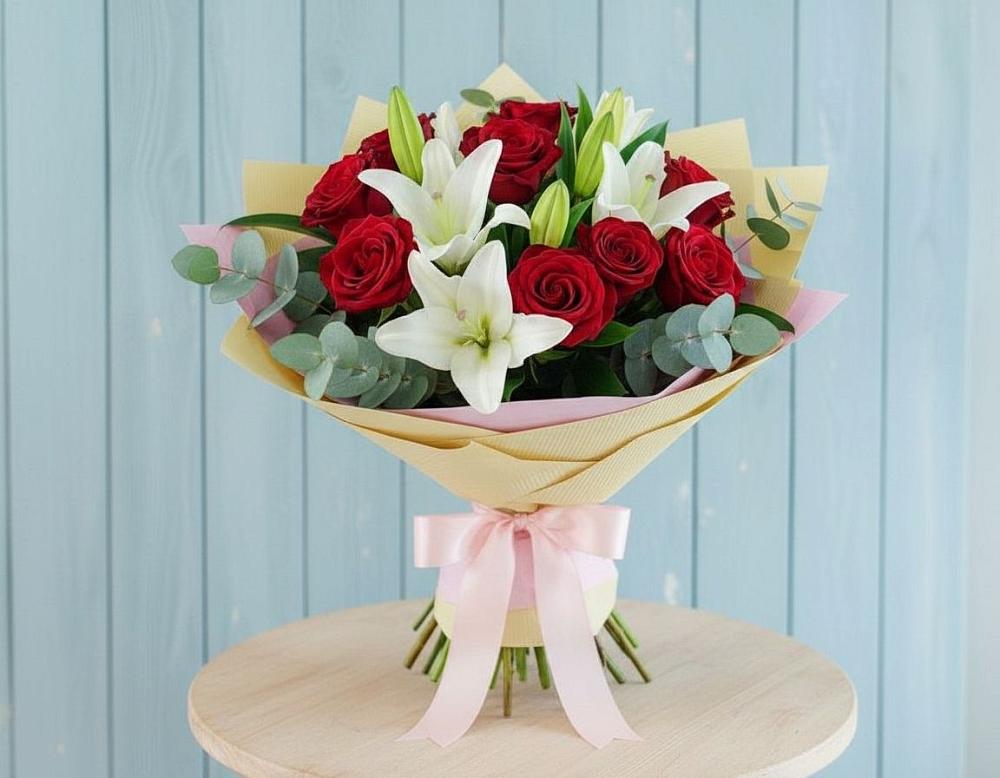 Букет цветов из: Лилии и Розы в Поселок пансионат Клязьминское водохранилище